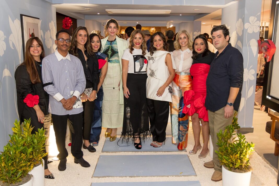 Paola Santana, Erick Lemos, Pamela fernandez, Mildred Veras, Paulette Pichardo,Karina Cortorreal, Angie Polanco, Vanessa Languasco y Simón de los Santos