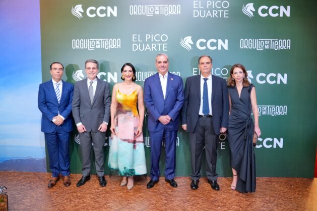 José Manuel González, Alejandro González, Raquel Arbaje,Luis Abinader, José Miguel González y Isabel González