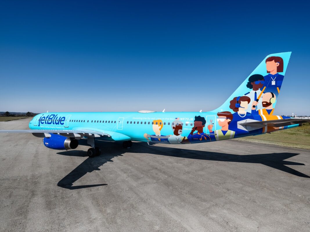 JetBlue celebra un aniversario importante con un nuevo diseño de avión dedicado a sus tripulantes