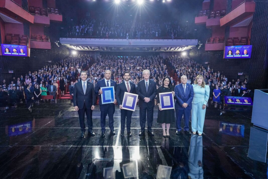 Christopher Paniagua, Reyneiro Alejo, Fran Martínez, Manuel A. Grullón, Giselle Fondeur, Manuel E. Jiménez F. y Antonia Antón.