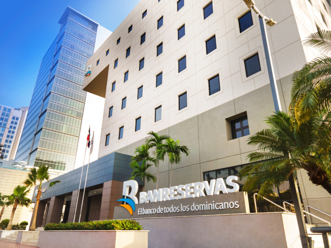 Fachada de las oficinas principales del Banco de Reservas de la República Dominicana.