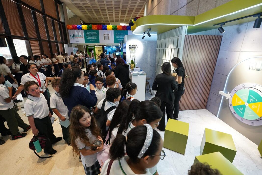 La Semana Económica y Financiera del Banco Central ha logrado impactar de manera directa a un total de 51,521 visitantes, que han participado en más de mil actividades durante las 11 ediciones del evento que se inició en el año 2014.
