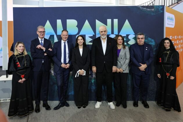 El primer ministro albanés, Rama, el director general de Messe Berlin, Tobias, el presidente de DRV, Fiebig, y Mitra Sorrells, de Phocuswright, hablaron en la conferencia inaugural de la ITB.