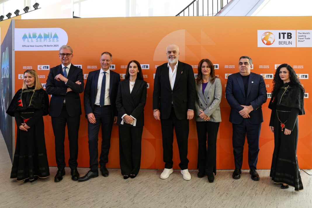 En la conferencia de prensa inaugural de la ITB Berlín 2025 en la mañana de este lunes figuran Norbert Fiebig, Mitra Sorrells, Mirela Kumbaro, Mario Tobias, Edi Rama y Blendi Gondxhja