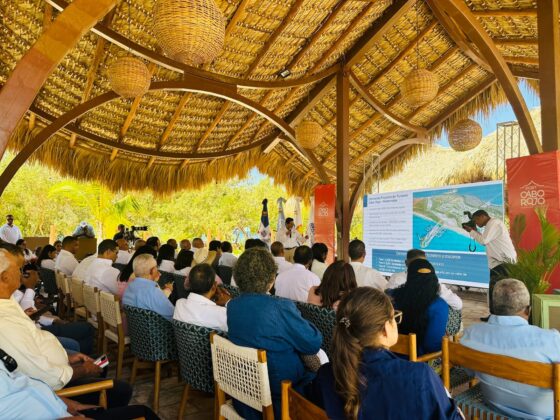 Público durante el encuentro con Mitur y la Fao en Pedernales