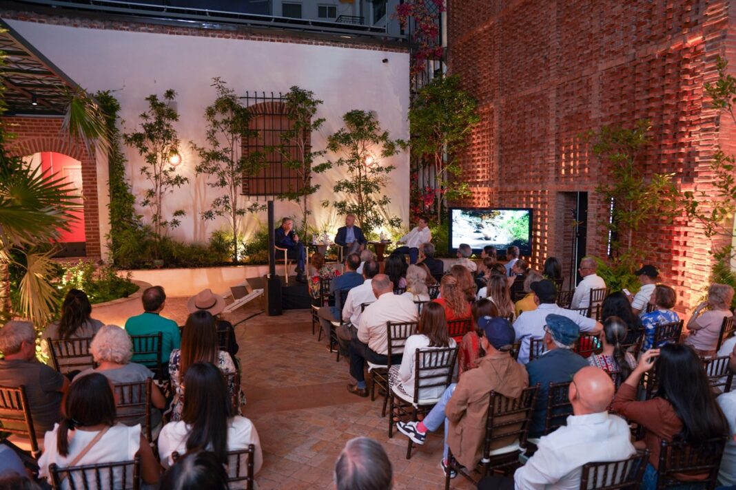 El conversatorio resaltó la importancia de las cuevas como patrimonio histórico y cultural de los pueblos originarios.