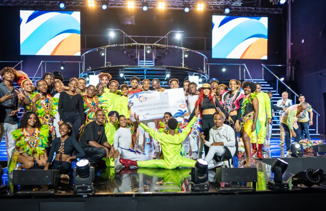 “Mi tierra por Dentro” de Samaná, comparsa ganadora del primer lugar