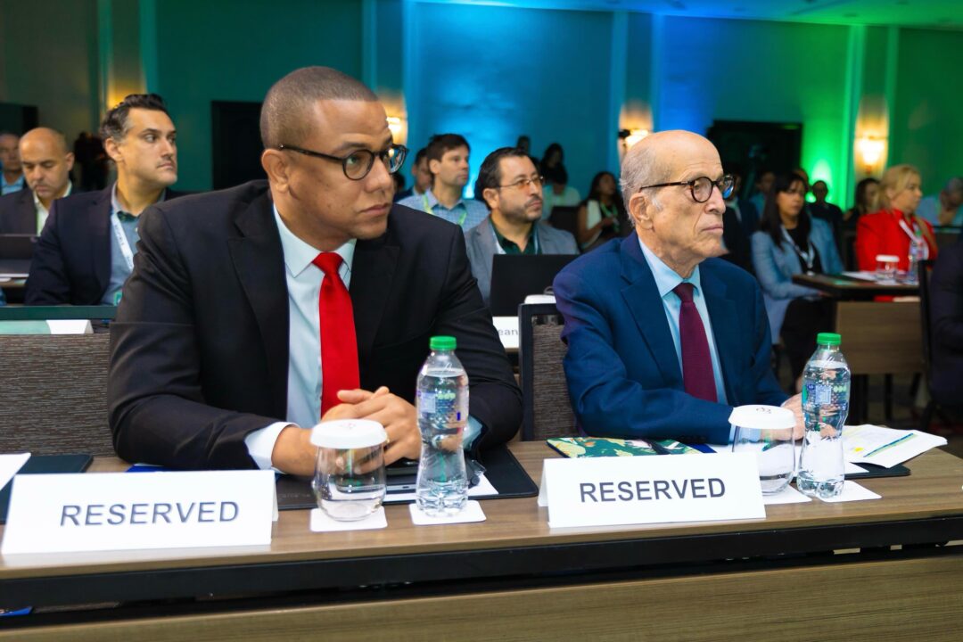 Noel Báez, viceministro de Hidrocarburos y Max Puig, vicepresidente ejecutivo del Consejo Nacional para el Cambio Climático y Mecanismo de Desarrollo Limpio.