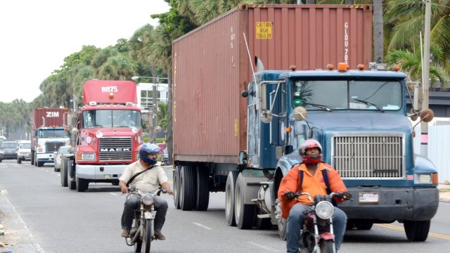 Intrant aclaró que no Las autoridades no darán permisos para camiones con doble cola o remolque, cargas sobredimensionadas ni con sobrepeso.
