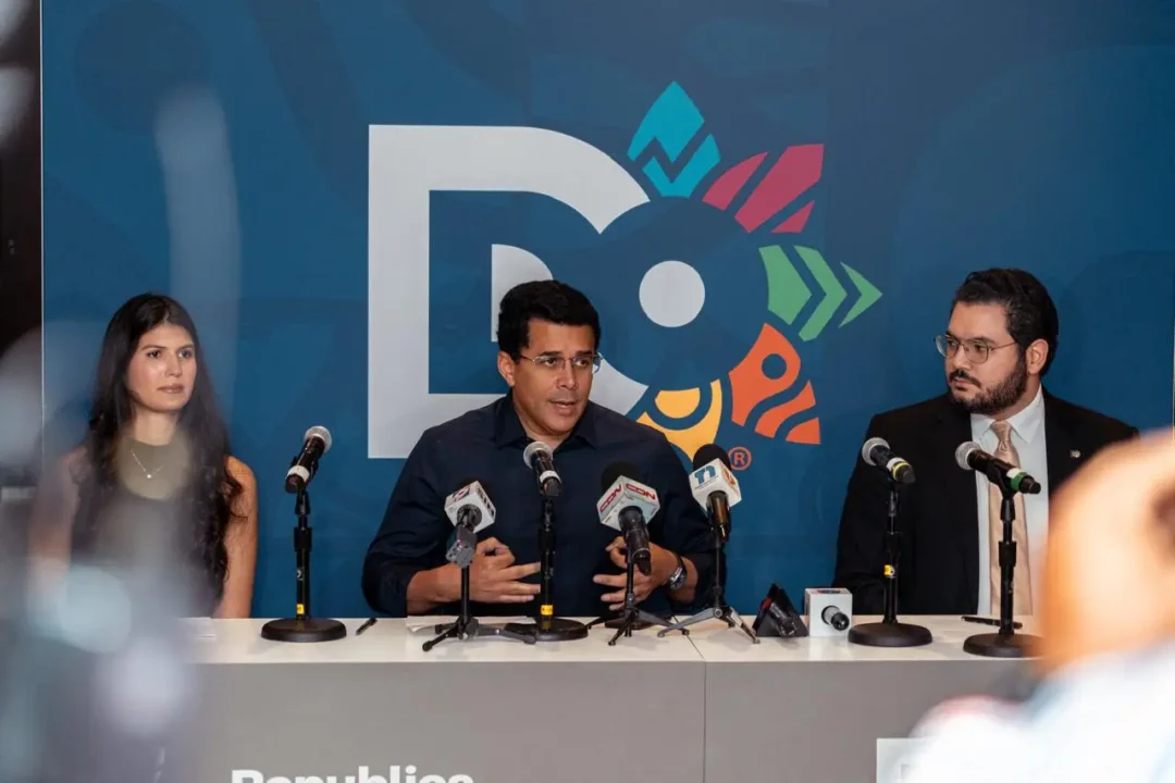 Momento en que el ministro de Turismo de República Dominicana daba detalles de la exposición comercial.