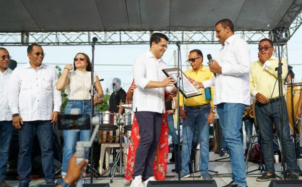 En la última feria Cabrera en Primavera el ministro de Turismo David Collado recibió un reconocimiento por parte de los organizadores