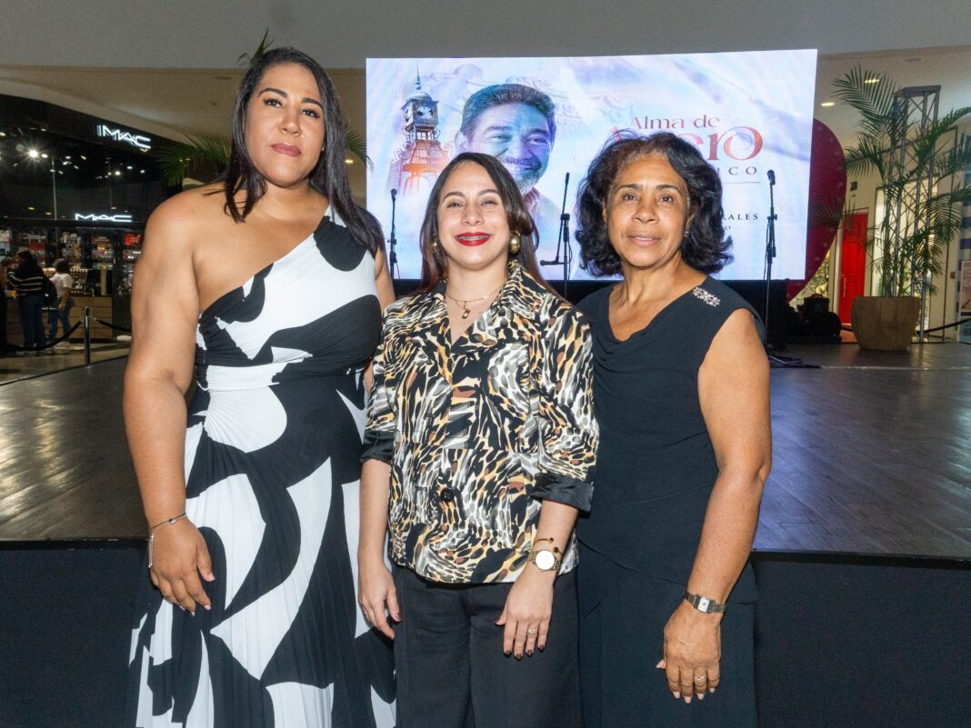 Jaina Morales, Jorgina Quiñones y Aida Santana de Morales. Foto: Kendry Rivera