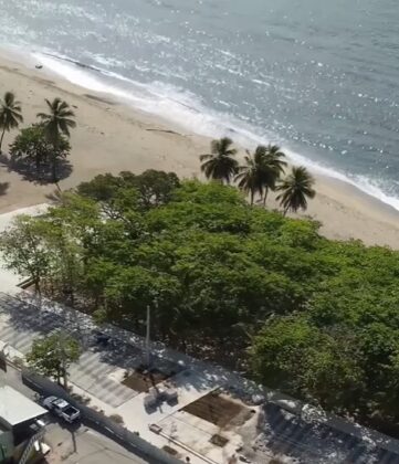 Visita del ministro de Turismo, David Collado, a Haina.