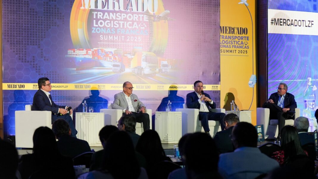 El director de la Autoridad Portuaria Dominicana, Jean Luis Rodríguez, durante su intervención en el encentro Transporte, Logística y Zonas Francas Summit 2025.