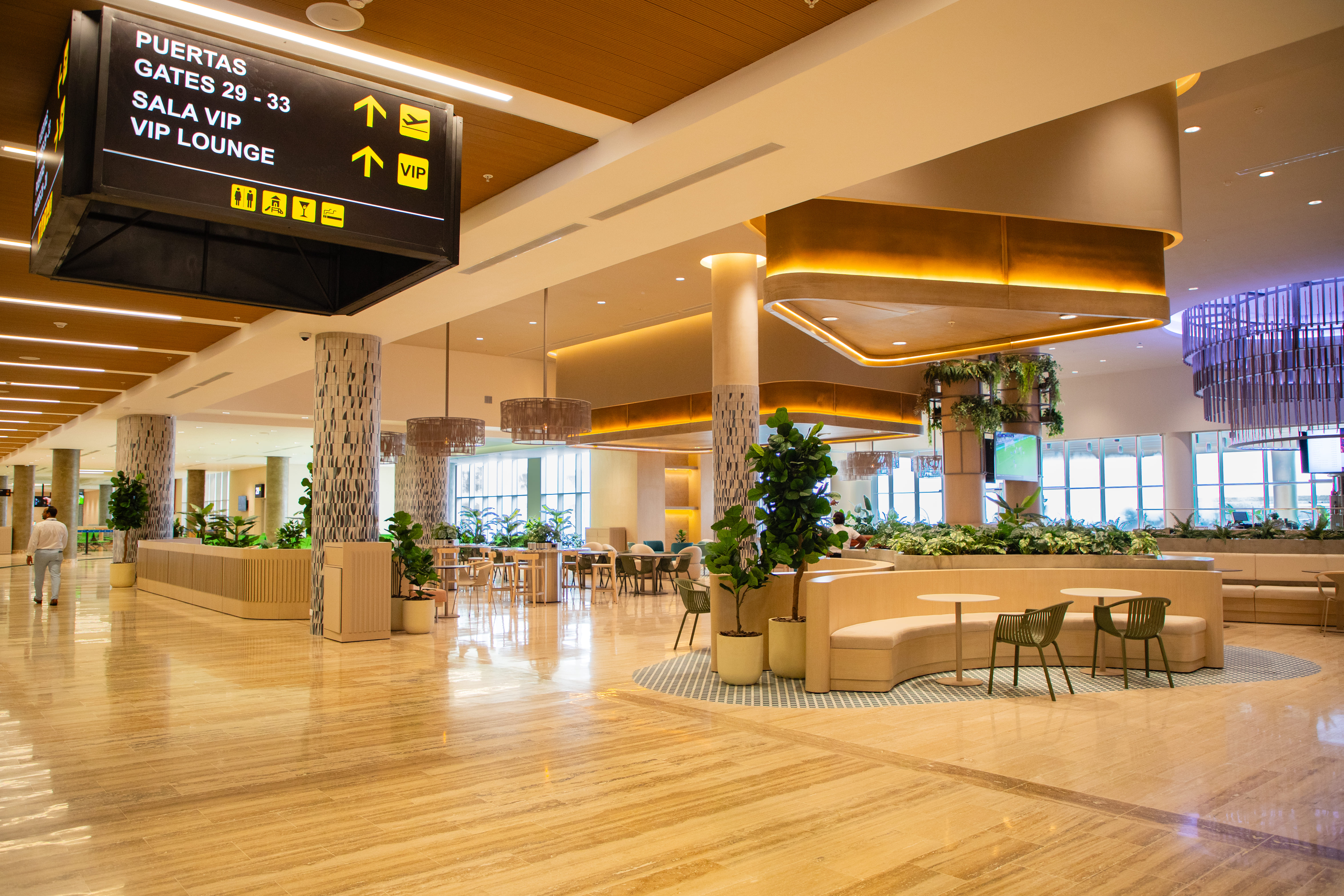 Alberto Smith, director de Operaciones Landside del Aeropuerto de Punta Cana (PUJ), expresó que "es un verdadero honor para nosotros ser reconocidos por los Priority Pass Excellence Awards.