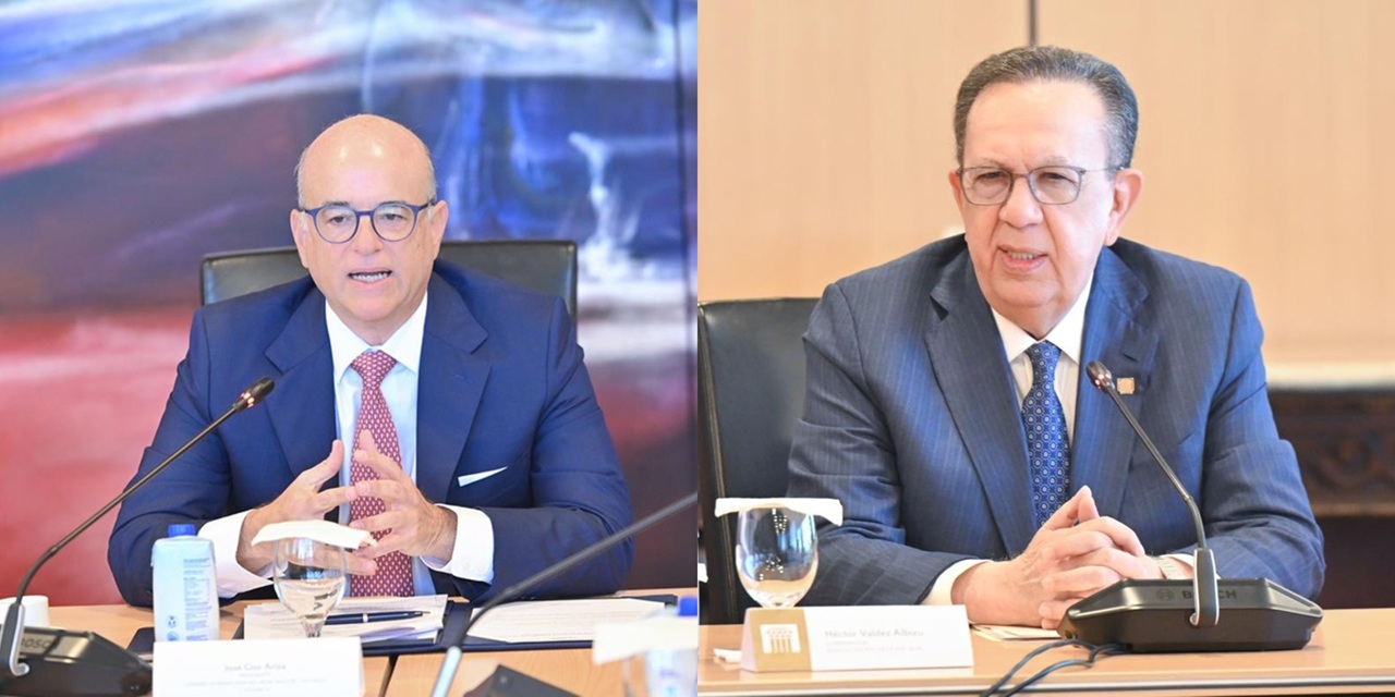 José Gior Ariza, presidente de Cadomca y Héctor Valdez Albizu, gobernador del Banco Central