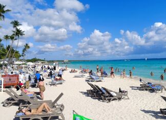 Turismo impulsa el motor: hoteles, bares y restaurantes crecen 4.6% y ayudan a llevar la economía dominicana a su mayor expansión del año La satisfacción global de los turistas que visitan República Dominicana se mantiene en un alto 4.5 sobre 5 en julio de 2025.