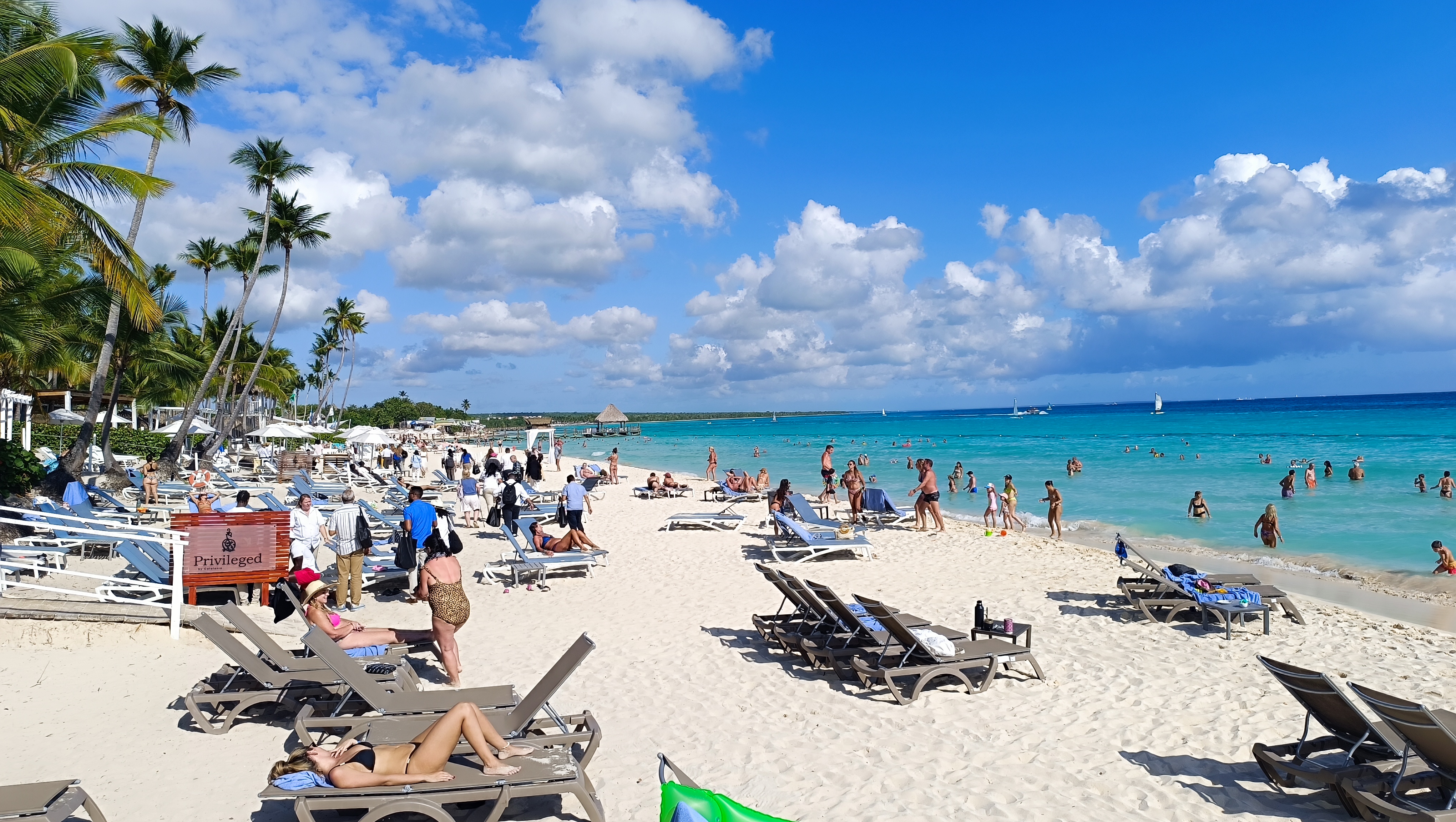 Qué significa la 'bandera negra' y que playas españolas la llevan este año, image size:4080x2304