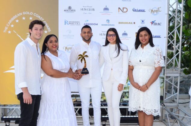 Rudolph Gilbert, recibe reconocimiento al hotel de ciudad Dinasty
