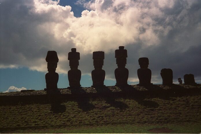 FOTOTECA ARACELI.JPG La iniciativa, elaborada junto a la comunidad de Rapa Nui, nombre indígena con el que se conoce a esta recóndita isla ubicada en medio del Océano Pacífico, busca restaurar y mantener la salud del área marina protegida más amplia de Latinoamérica.