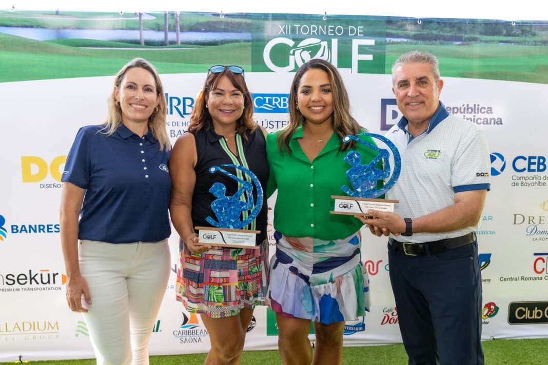 Damas ganadoras en el XII Torneo de Golf La Romana. En la imagen Ana García-Sotoca, Elizabeth Pérez, Franchesca Paez y Andrés Fernández.
