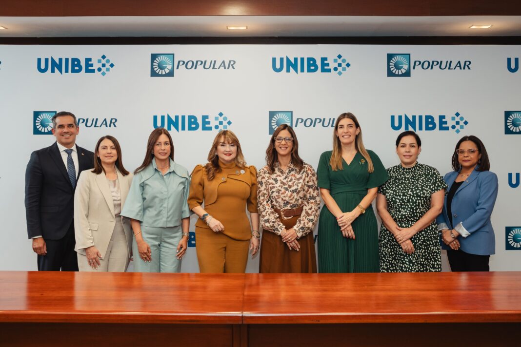 De izquierda a derecha, los señores Joel García, María Badía, María Povedano, Antonia Antón de Hernández, Odile Camilo Vicent, Loraine Amell Bogaert, Marien de Moya y Heidy Carol Reyes.