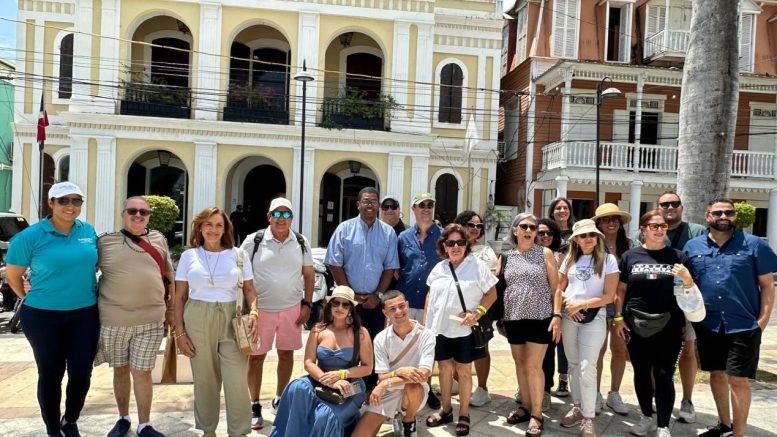 Alcaldía de Puerto Plata da la bienvenida al FANTRIP del primer vuelo de Frontier desde Puerto Rico