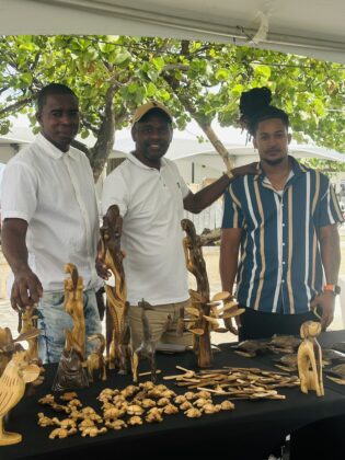 Artesanos en San Pedro de Macorís en la feria Turismo en Cada Rincón 2