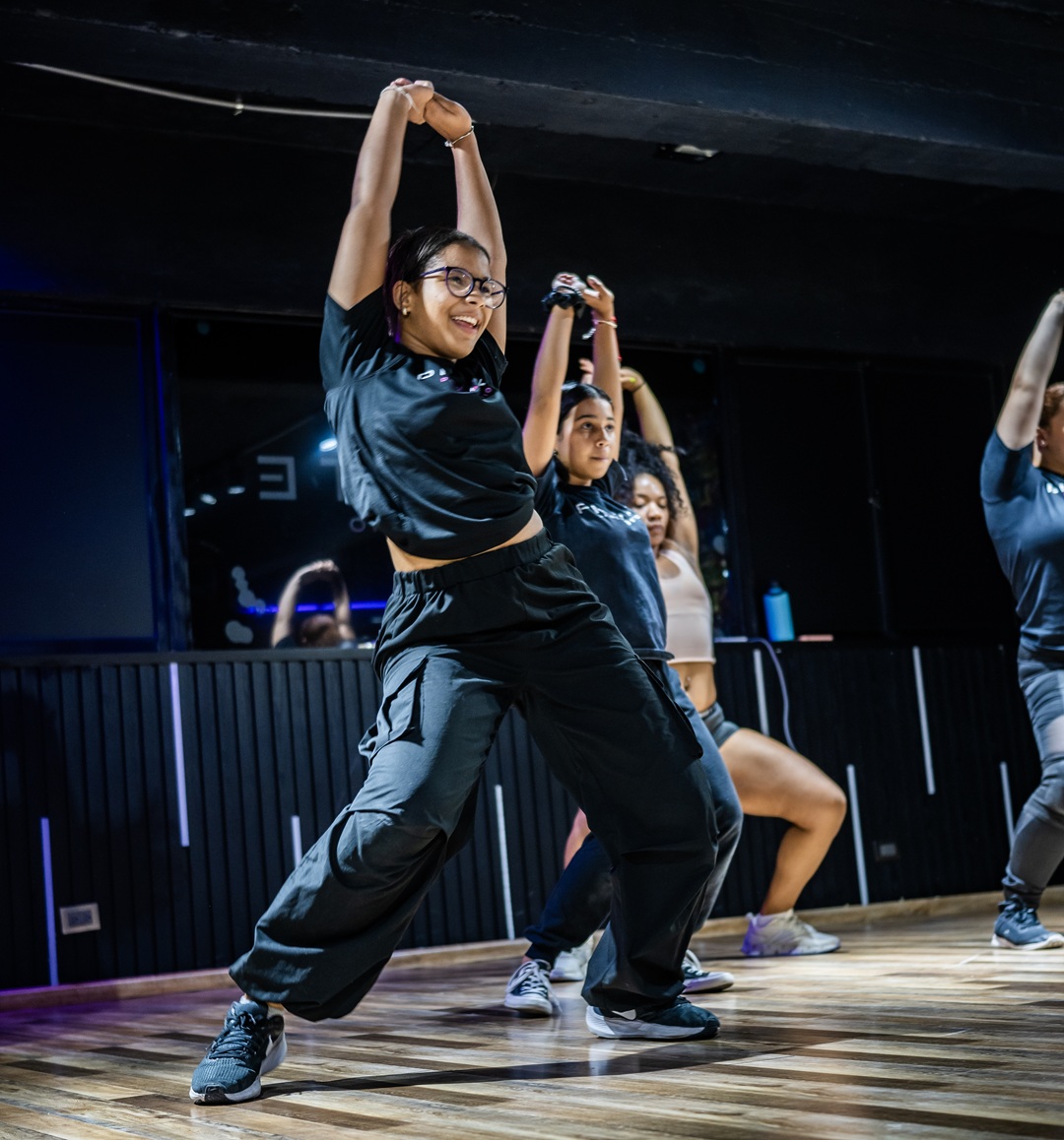 Private Academy: The show" llega a Sambil con un espectáculo lleno de ritmo y talento Santo Domingo, DN – El sábado 28 de junio de 2025, a las 6:00 pm, el Gran Salón de Eventos de Sambil será el escenario de "Private academy: the show", un vibrante espectáculo organizado por Prívate Dance Studio, con más de 200 bailarines en escena, bajo la producción ejecutiva de Jen Vargas, la producción artística Johnny Pérez y la producción general de Keytsha Sosa. El espectáculo combinará coreografías impactantes en un despliegue de talento, premios y sorpresas para toda la familia. Inspirado en una escuela de estilo hip hop, el espectáculo mostrará el talento de niños, jóvenes y adultos. Esta presentación celebra el esfuerzo y la pasión de los estudiantes de la academia, quienes, tras un año de formación, subirán al escenario para demostrar todo lo aprendido durante el período 2024-2025. Cada presentación combinará música, actitud y creatividad. 