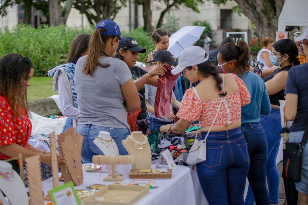 The Hippie Market en La Vega ofrecerá a emprendedores y marcas locales la oportunidad de exhibir y vender sus productos, conectar con nuevos clientes y fortalecer su presencia.