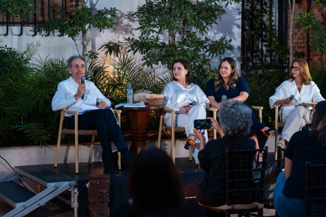 Desde la izquierda, los señores José de Ferrari, Dochy Santos, Michelle Urtecho y Carmen Rita Cordero.