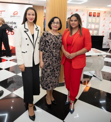 Leinny Urbaez, Rosa Dinorah Peña Acosta y Priska Reyes.
