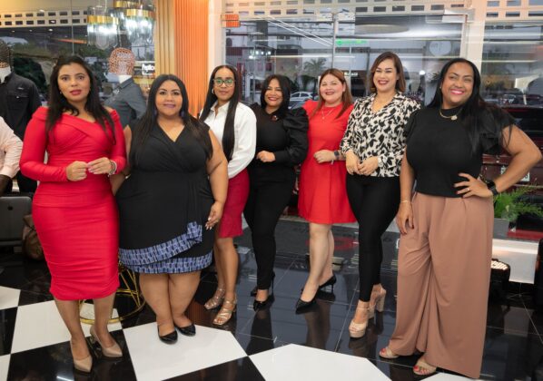 Linabel Silfa, Rita Perez, Stephanie Zorrilla, Yulisa Decena, Elisa Delgado y Angela Garcia.