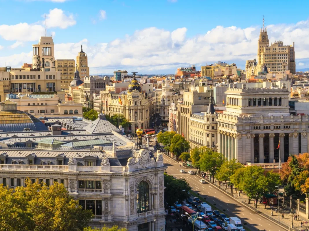 WTTC proyecta que al cierre de 2025 el sector representará 3,2 millones de empleos en España, lo que equivale al 14,4% del total del empleo.
