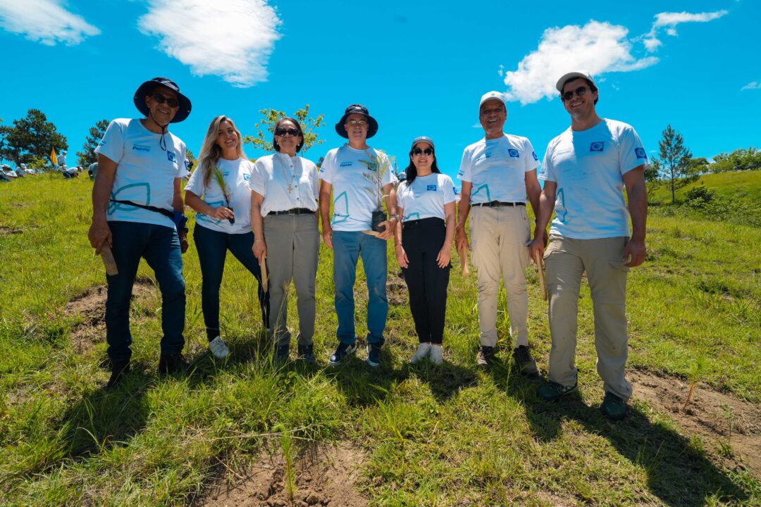 De izquierda a derecha, los señores José Mármol, Dinorah Grullón, Inmaculada Adames, René Grullón Finet, Mariel Bera, Ricardo de la Rocha y Jeremy Fernández.