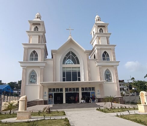 Iglesia católica de Santa Bárbara de Samaná
