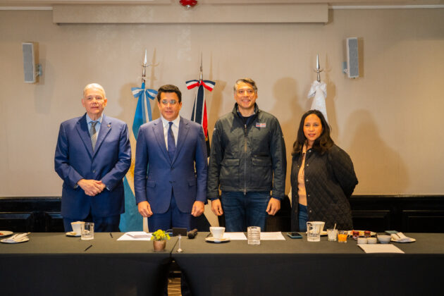 Jorge Mateo, David Collado, Victor Pichardo y Jacqueline Mora