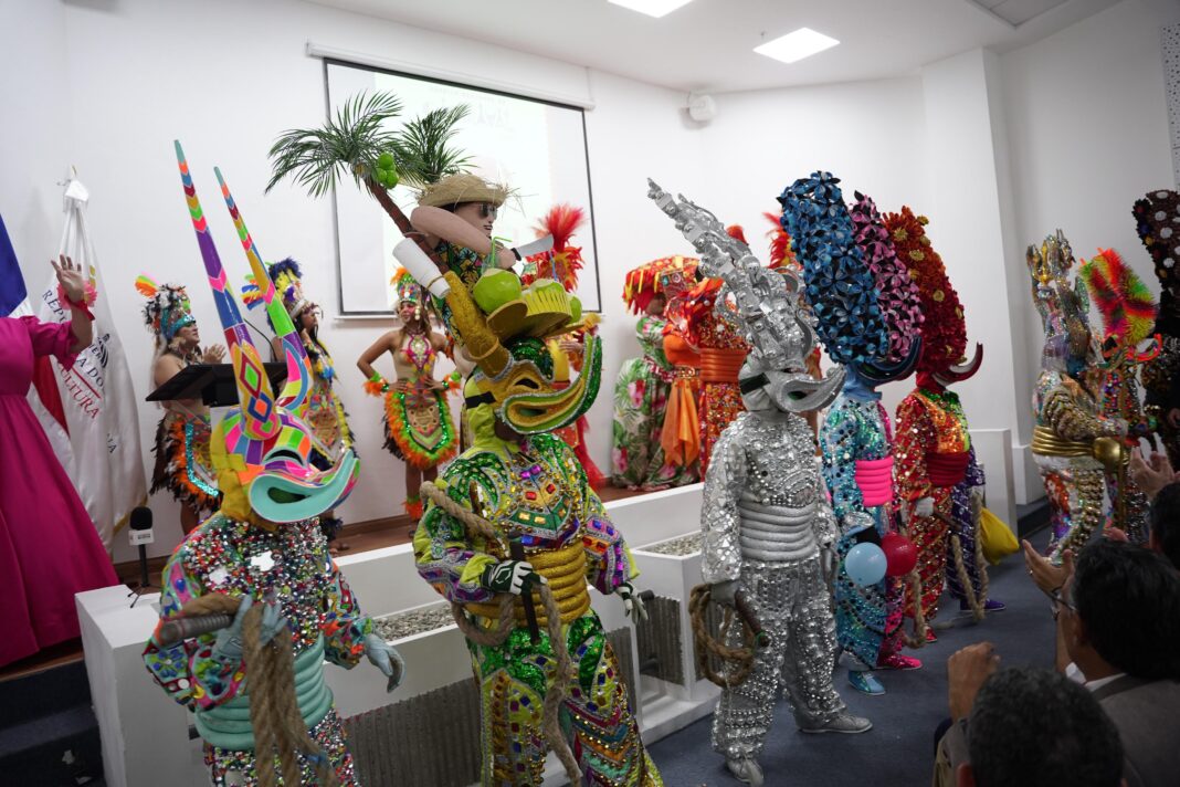 Ministerio de Cultura entrega Premios Anuales de Carnaval con más de cinco millones de pesos en premios.