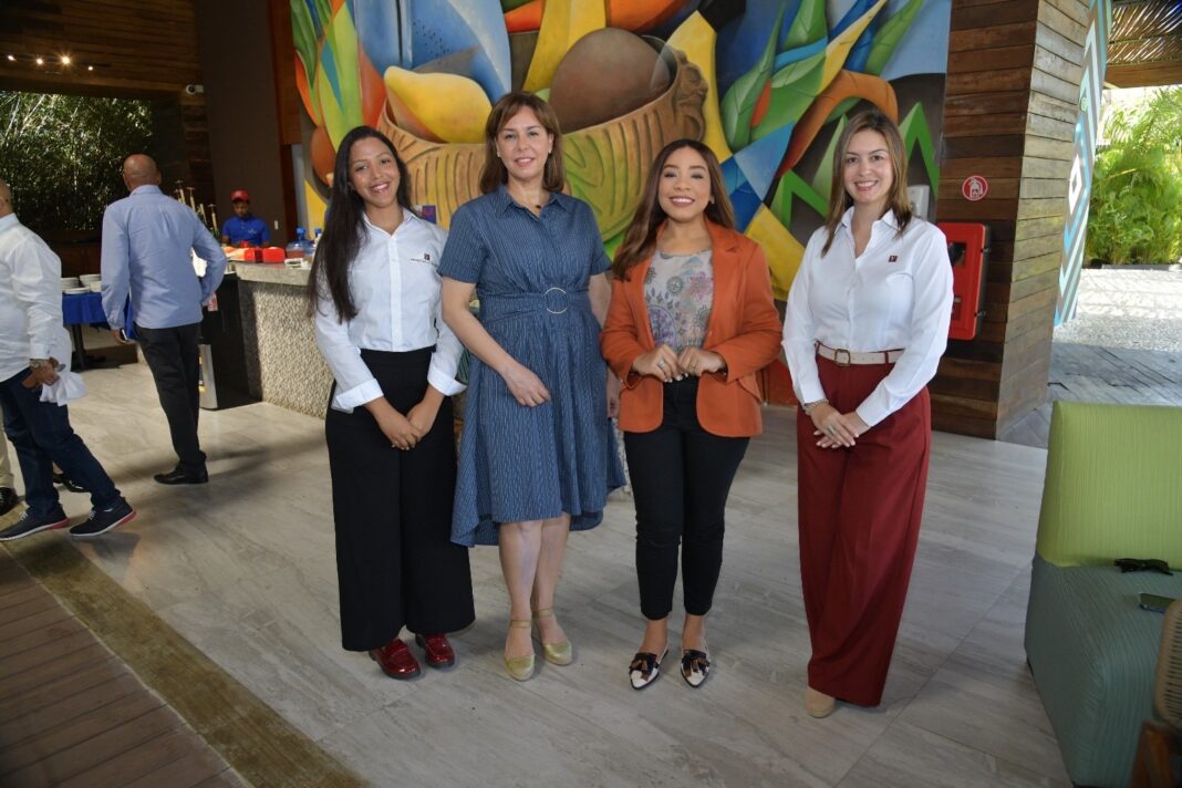 Dirigentes de organizaciones del turismo en Puerto Plata que participaron en el encuentro.