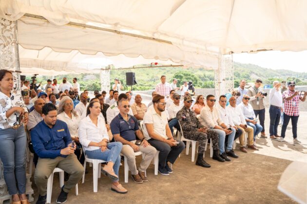 Parte del público que partición en la presentación del proyecto de relleno sanitario que marcará un antes y un después en la gestión de residuos en Puerto Plata 5
