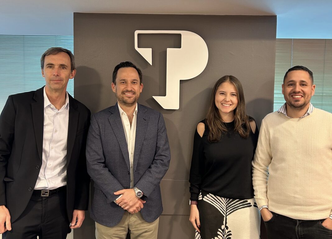 En la imagen Federico García, presidente de TP Cono Sur; Esteban Pineda, CEO de Findasense Américas; Gabriela Montenegro, Growth & Marketing Lead de Findasense Américas y Juan Cruz Bordagaray, Growth Manager de Findasense Cono Sur.