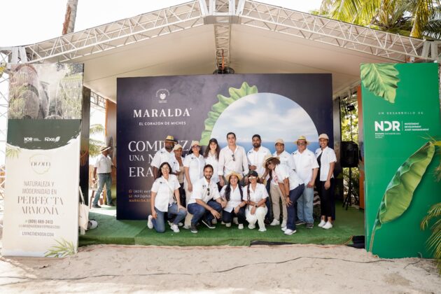 Una foto grupal luego de conocer el proyecto Living The Noom Miches