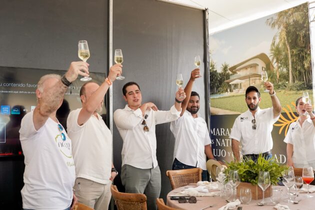 Un brindis por el éxito del proyecto Living The Noom Miches