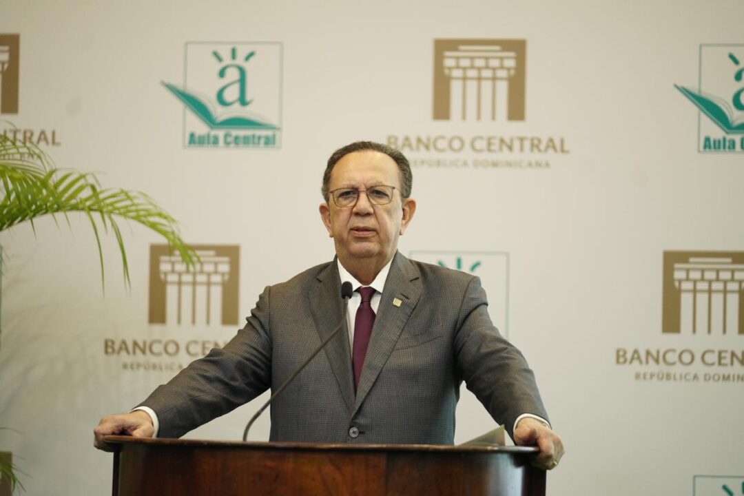 Valdez Albizu agradeció el trabajo realizado por los facilitadores de alto nivel pertenecientes a destacados departamentos del BCRD.