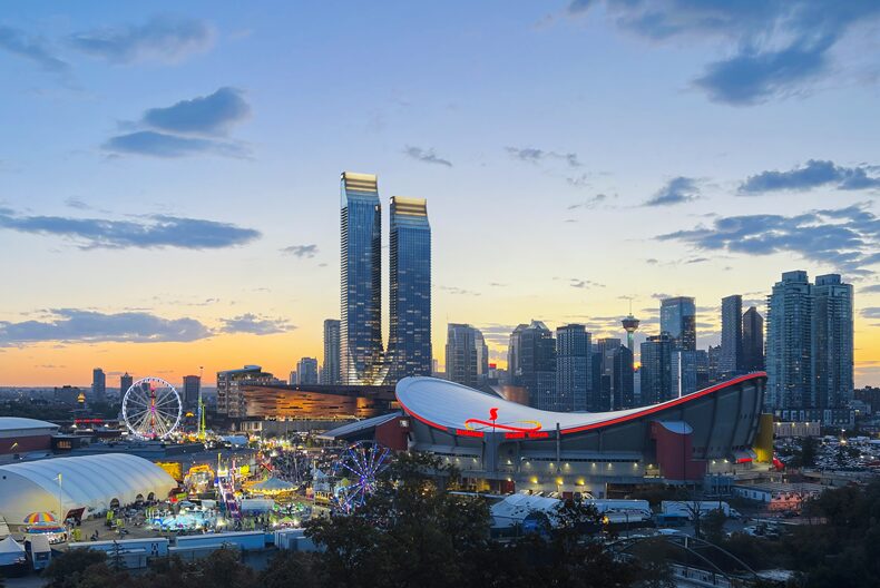 Vista de los hoteles W Calgary y JW Marriott Calgary, en Calgary, Alberta, Canada