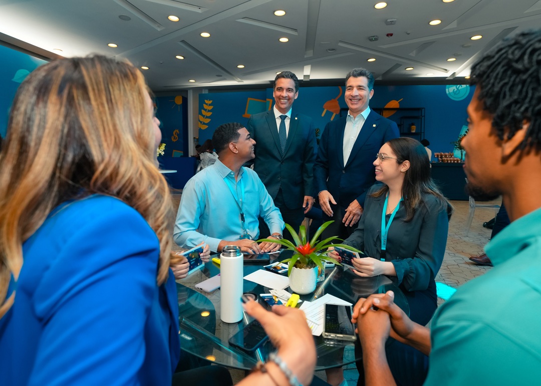 La actividad reafirma el compromiso de la entidad financiera con la juventud dominicana.