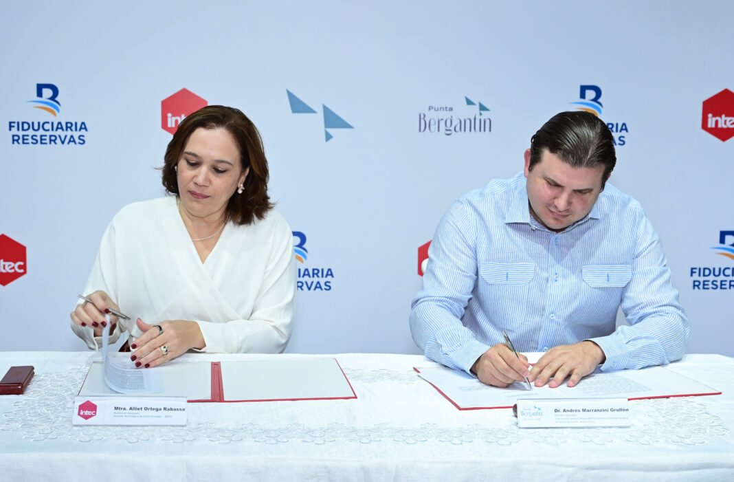 Alliet Ortega Rabassa, rectora en funciones del INTEC y Andrés Marranzini Grullón, director ejecutivo del Proyecto Punta Bergantín.