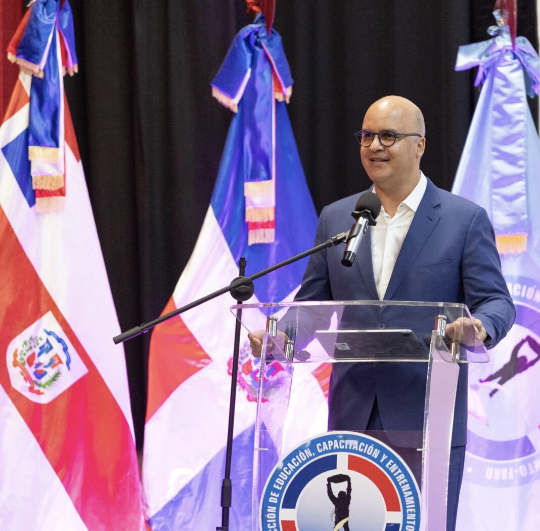 Igor Rodríguez, director general del Instituto Dominicano de Aviación Civil (IDAC).