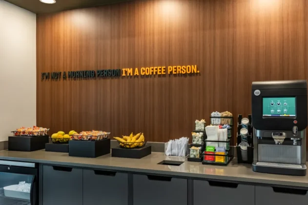 Área de desayuno de LivSmart Studios by Hilton Tullahoma