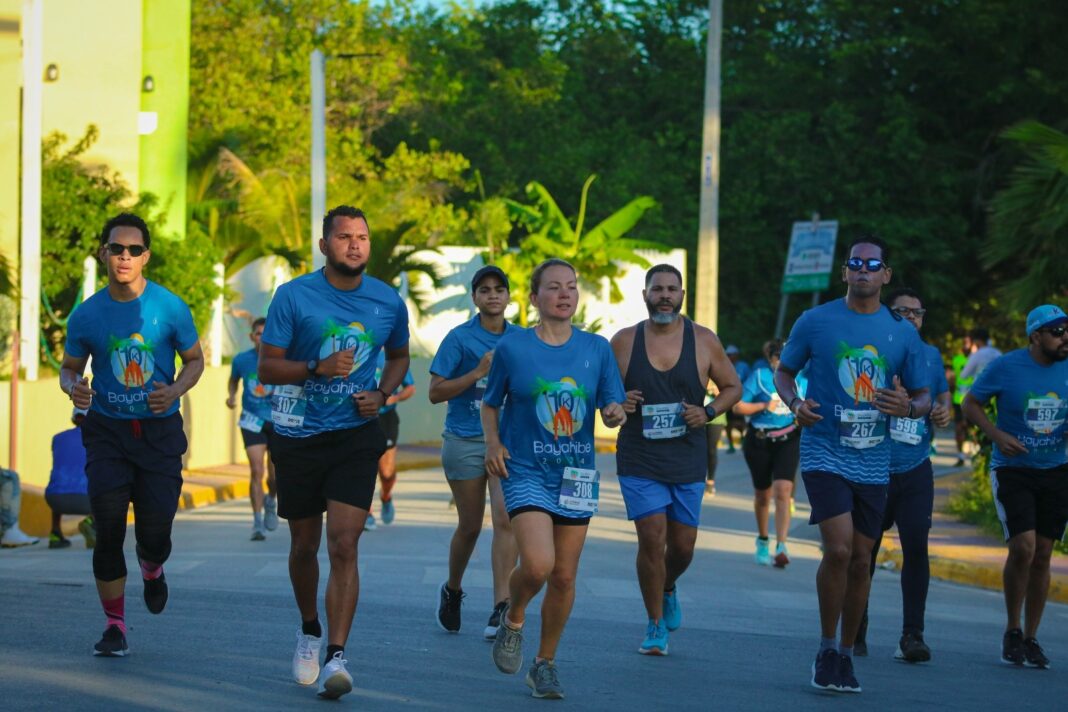 Más de ochenta efectivos de Politur, Defensa Civil La Romana, Armada Dominicana, 911, DIGESETT y la Policía Nacional garantizarán la seguridad y asistencia de los participantes de la carrera Bayahíbe 10K